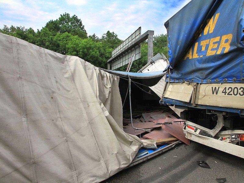 Unfall auf der A2, hinter der Anschlussstelle Berkamen/Kamen in Richtung Kamener Kreuz. Foto: Dietmar Wäsche