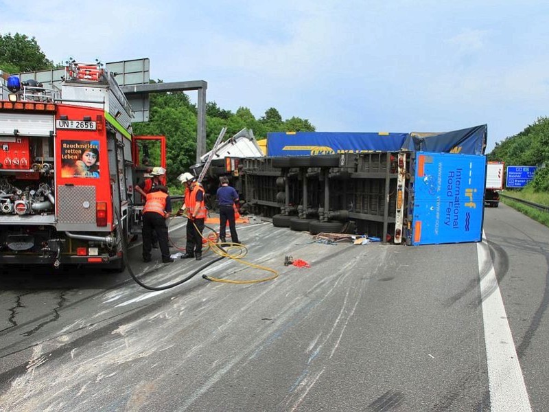 Unfall auf der A2, hinter der Anschlussstelle Berkamen/Kamen in Richtung Kamener Kreuz. Foto: Dietmar Wäsche