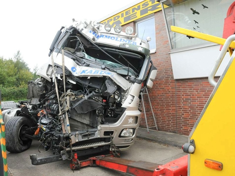 Unfall auf der A2 am 8.10.2010 mit drei Lkw