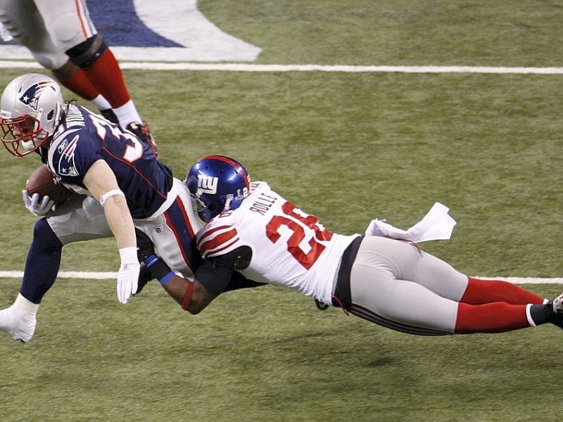 New York Giants defensive back Brian Witherspoon (R)  tackles New England Patriots running back Danny Woodhead in second quarter action in the NFL Super Bowl XLVI football game in Indianapolis, Indiana, February 5, 2012. REUTERS/Brent Smith (UNITED STATES  - Tags: SPORT FOOTBALL)