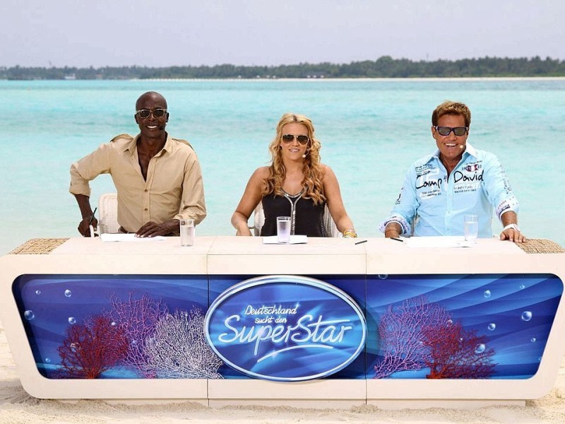 Die besten 36 Kandidaten aus den Castings fliegen auf die Malediven, um in paradiesischer Umgebung am Strand unter Palmen die Jury, bestehend aus (v.li.) Bruce Darnell, Natalie Horler und Dieter Bohlen, von sich zu überzeugen.