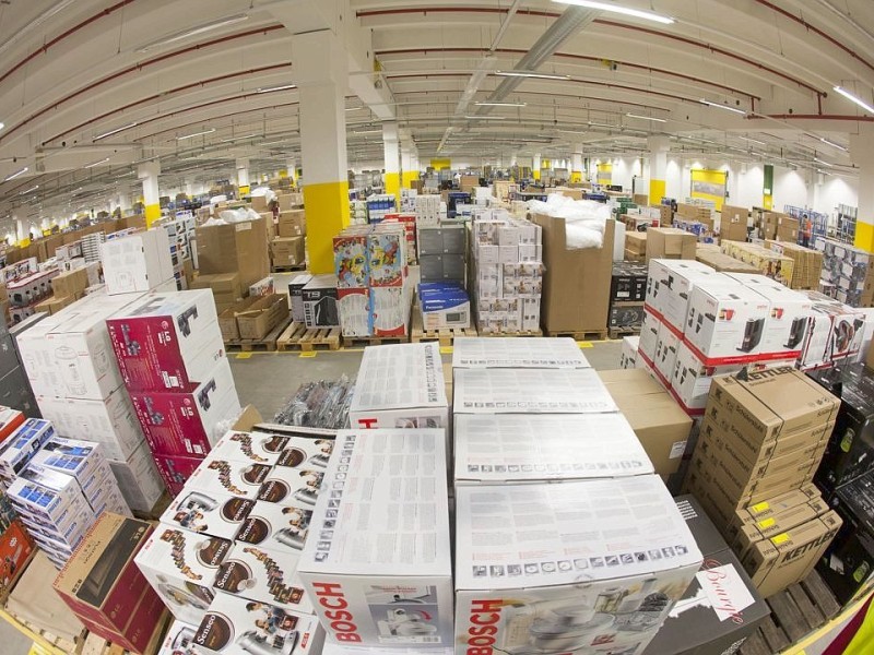 Warenlager im Amazon - Logistikzentrum in Rheinberg am Freitag, 17.02.2012. Foto: Bernd Lauter / WAZ FotoPool