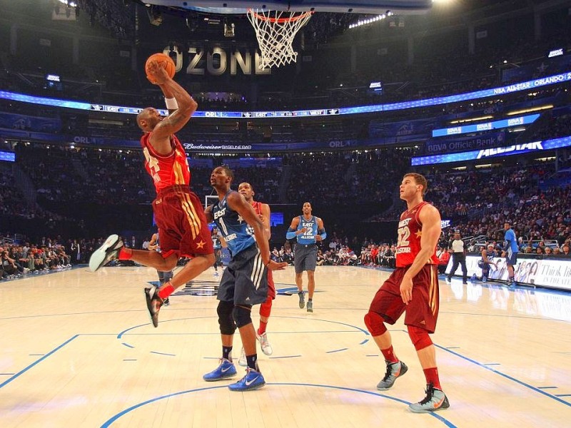 Dirk Nowitzki hat sich in der Oscar-Nacht mit einer Nebenrolle begnügt. Der deutsche Basketball-Superstar gewann mit der West-Auswahl das Allstar-Game der nordamerikanischen Profiliga NBA gegen den Osten 152:149, gehörte aber in seinem elften Allstar-Einsatz mit sieben Punkten, vier Rebounds und einem Assist zu den unauffälligen Spielern.