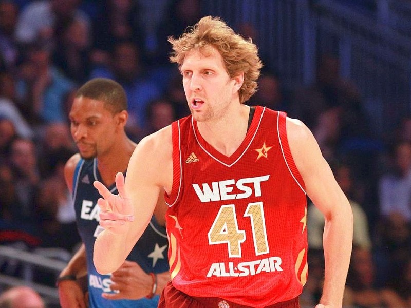 Dirk Nowitzki hat sich in der Oscar-Nacht mit einer Nebenrolle begnügt. Der deutsche Basketball-Superstar gewann mit der West-Auswahl das Allstar-Game der nordamerikanischen Profiliga NBA gegen den Osten 152:149, gehörte aber in seinem elften Allstar-Einsatz mit sieben Punkten, vier Rebounds und einem Assist zu den unauffälligen Spielern.