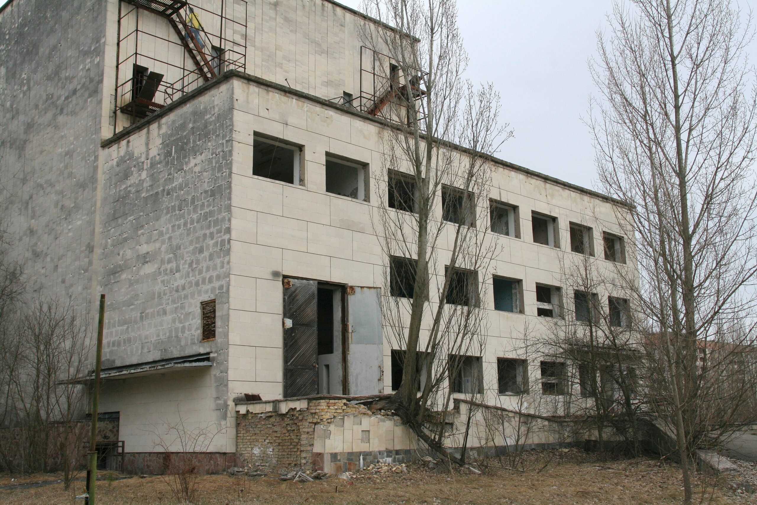 25 Jahre nach dem Unglück: Besuch in der Sperrzone von Tschernobyl.Die Geisterstadt Pripjat unmittelbar neben dem Unglücksreaktor.