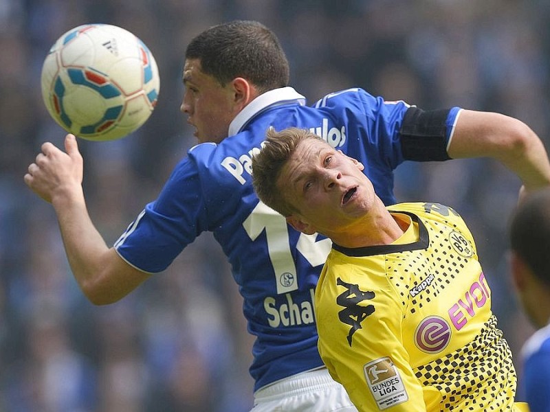 Borussia Dortmund hat in einer hart umkämpften Partie den FC Schalke 04 mit 2:1 besiegt. Sebastian Kehl erzielte den entscheidenden Treffer.