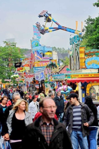 Eröffnung der Fronleichnamskirmes in Oberhausen Sterkrade.