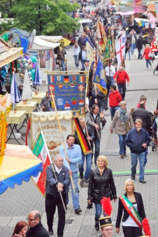 Eröffnung der Fronleichnamskirmes in Oberhausen Sterkrade.