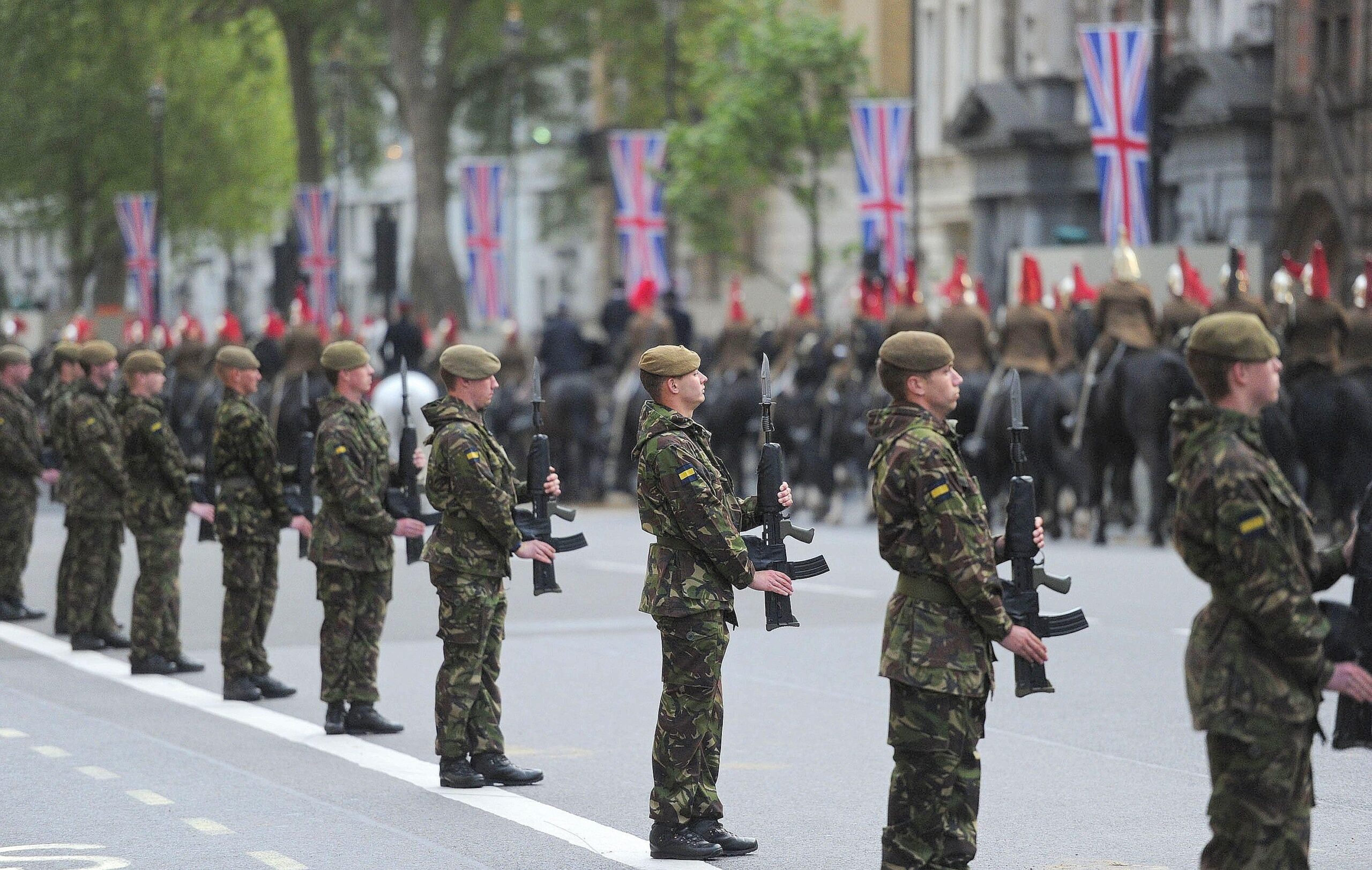 Auch die britische Armee probt ihren Auftritt vor Ort.