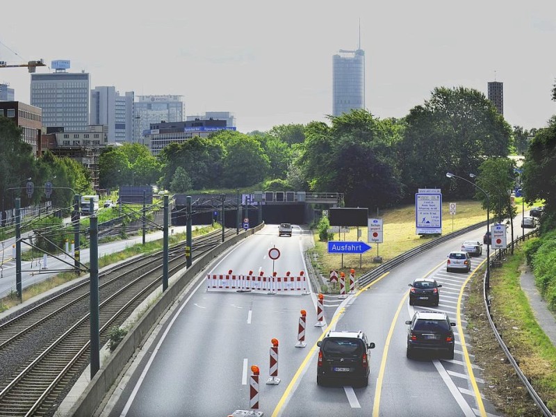 Durchfahrt verboten: Hier endet die Fahrt auf der Autobahn. Foto: Matthias Graben / WAZ FotoPool