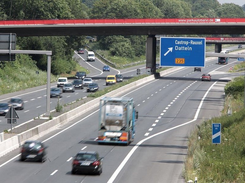 Viele Autofahrer wählen Ausweichrouten. Auch die Autobahn 42 (hier in Castrop-Rauxel) kam für Berufspendler in Frage. Das große Chaos blieb aber auch hier aus. Thomas Goedde / WAZ FotoPool