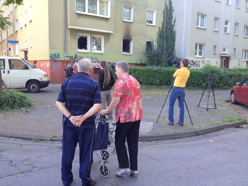 Bei einem Wohnungsbrand in der Fichtestraße in der Nordstadt in Dortmund sind am Freitagmorgen zwei Kinder tot aufgefunden worden. Ein drittes Kind starb wenig später im Krankenhaus. Foto: Stefan Reinke