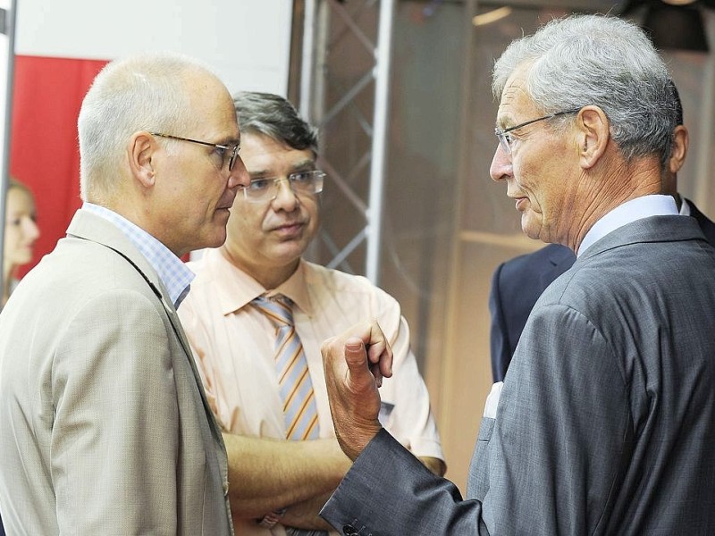 Chefredakteur Ulrich Reitz (im Bild im Gespräch mit dem ehemaligen VV der Thyssen-Krupp AG, Gerhad Kromme, rechts) moderierte einen Info-Talk und interviewte NRW-Ministerpräsidentin Hannelore Kraft.Foto: Matthias Graben / WAZ FotoPool