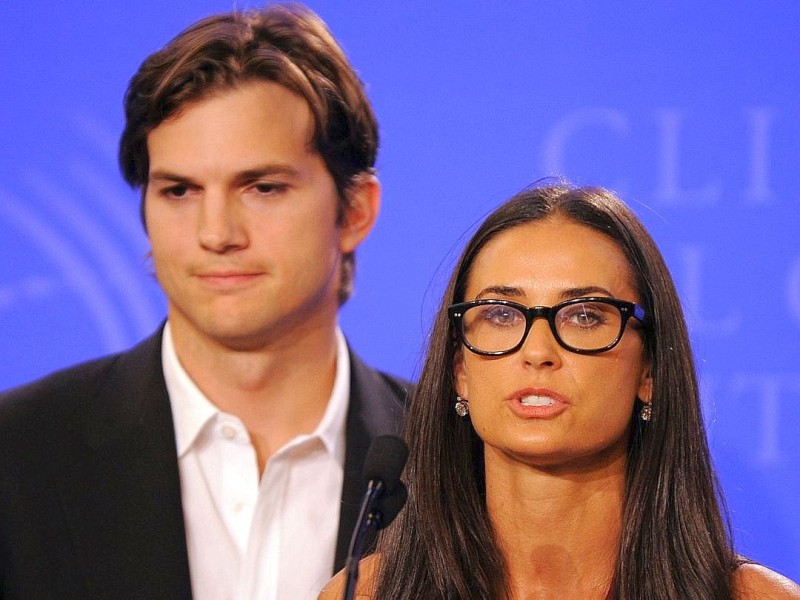 ...den gemeinsamen Hochzeitstag zu feiern, vernaschte Ashton Kutcher lieber eine andere Frau. Demi Moore reichte die Scheidung ein und die Schlammschlacht begann. Fast harmlos wirkt dagegen...