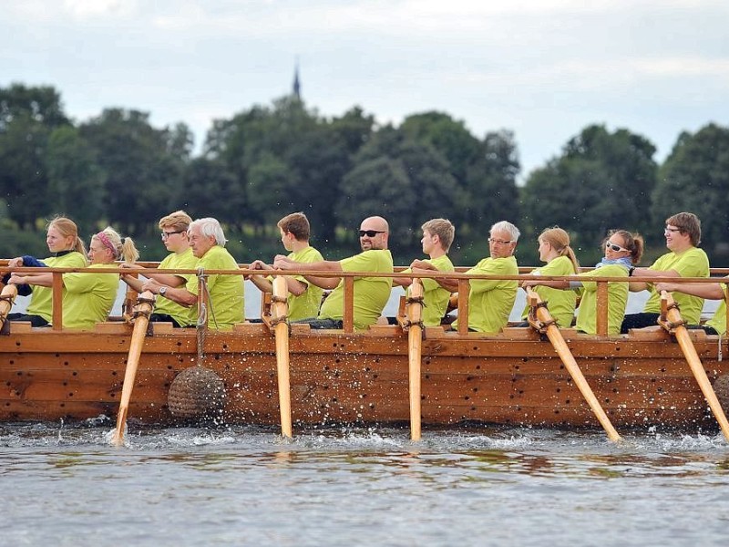 Halterner Stausee am Donnerstag, 06.09.2012. Zwei roemische Flusskriegsschiffe treten gegeneinander in einer Wettfahrt an. Ruderer aus der Region und Studenten der Wilhelm-Universität Münster rudern unter Hochleistungsbedingungen für die Wissenschaft, Sportmediziner nehmen die Werrte auf.Foto: Joachim Kleine-Büning/WAZ FotoPool