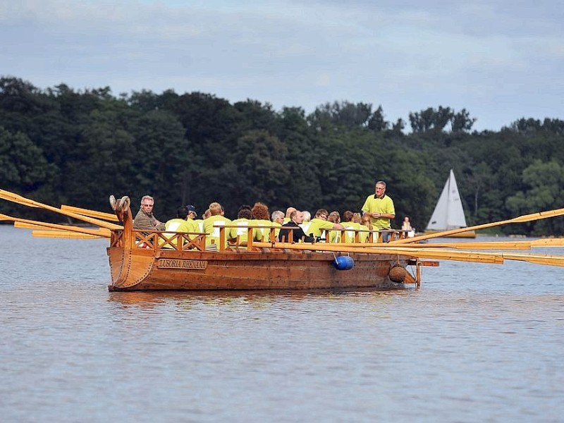 Halterner Stausee am Donnerstag, 06.09.2012. Zwei roemische Flusskriegsschiffe treten gegeneinander in einer Wettfahrt an. Ruderer aus der Region und Studenten der Wilhelm-Universität Münster rudern unter Hochleistungsbedingungen für die Wissenschaft, Sportmediziner nehmen die Werrte auf.Foto: Joachim Kleine-Büning/WAZ FotoPool