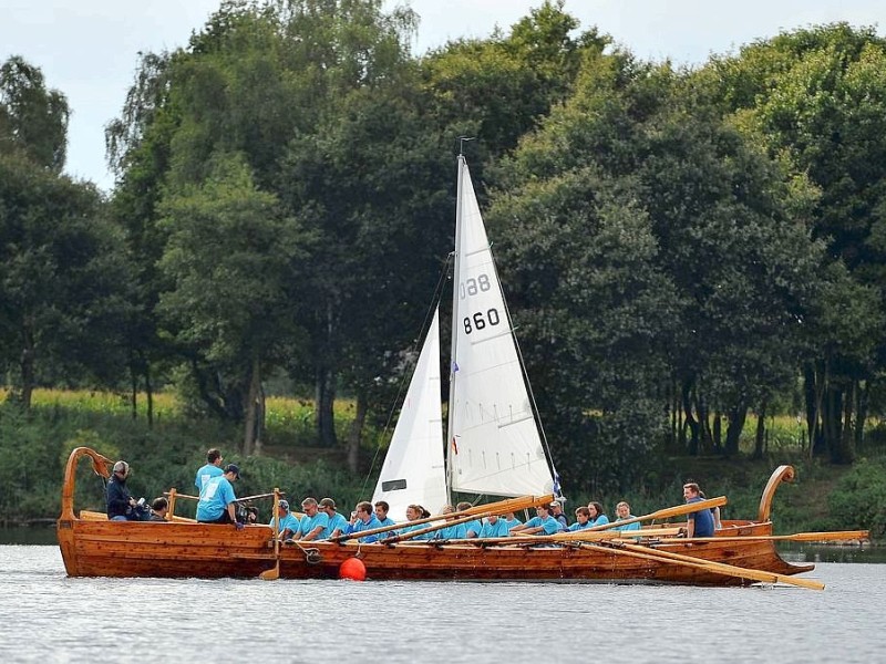 Halterner Stausee am Donnerstag, 06.09.2012. Zwei roemische Flusskriegsschiffe treten gegeneinander in einer Wettfahrt an. Ruderer aus der Region und Studenten der Wilhelm-Universität Münster rudern unter Hochleistungsbedingungen für die Wissenschaft, Sportmediziner nehmen die Werrte auf.Foto: Joachim Kleine-Büning/WAZ FotoPool