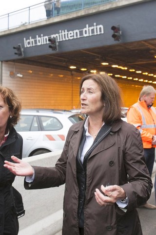 Am Freitag, 28.09.2012 sind die Bauarbeiten an der gesperrten Autobahn A40 in Essen - Zentrum so gut wie abgeschlossen. Am Wochenende wird die Strecke zwischen Essen-Zentrum und Essen-Ost wieder fuer den Verkehr freigegeben. Im Bild: Projektleiterin Annegret SchaberFoto: Bernd Lauter/WAZ FotoPool