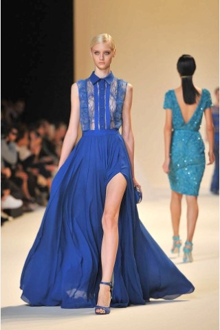 Klare Farben zeigt der libanesische Modedesigner Elie Saab in Paris.