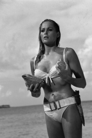 Ursula Andress spielte das erste Bond-Girl an der Seite des Geheimagenten in James Bond jagt Dr. No.