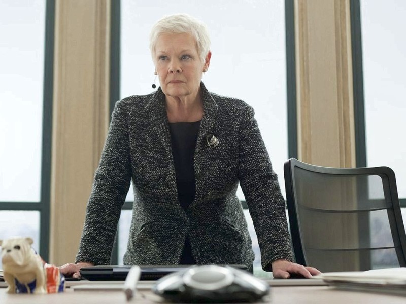 Judi Dench ist wieder als MI6-Boss M dabei.