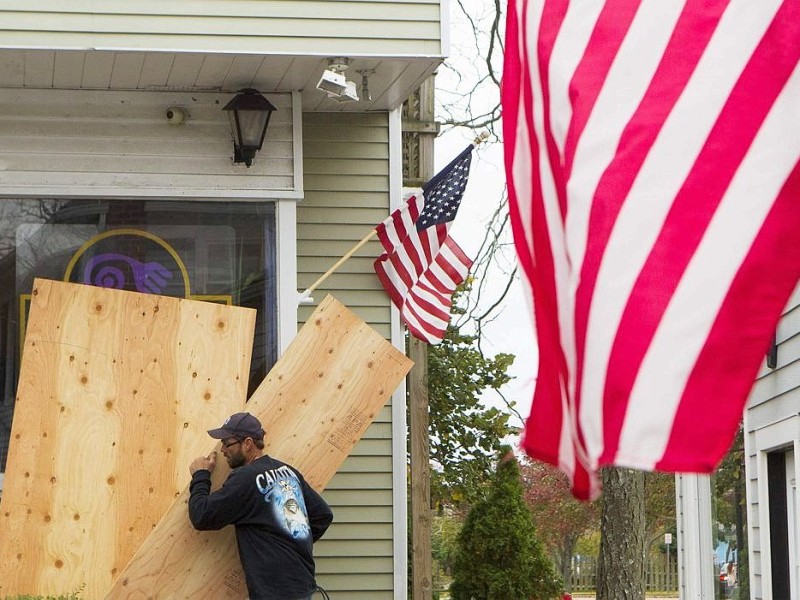 An der Ostküste der USA bereiten sich die Menschen auf den herannahenden Hurrikan Sandy vor.