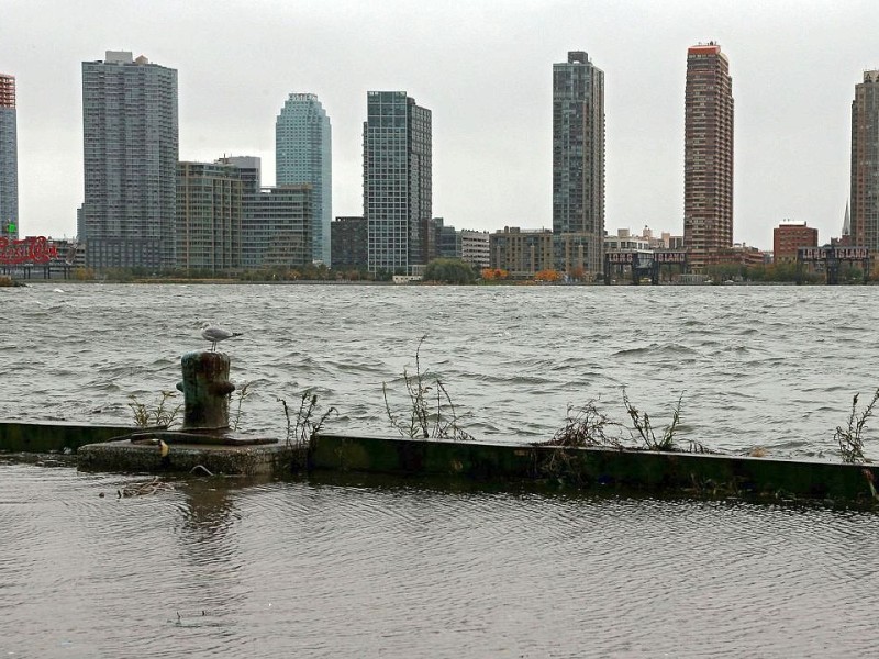 An der Ostküste der USA bereiten sich die Menschen auf den herannahenden Hurrikan Sandy vor.