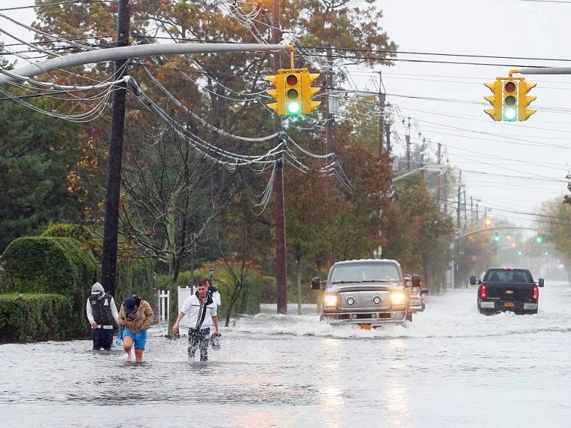 An der Ostküste der USA bereiten sich die Menschen auf den herannahenden Hurrikan Sandy vor.