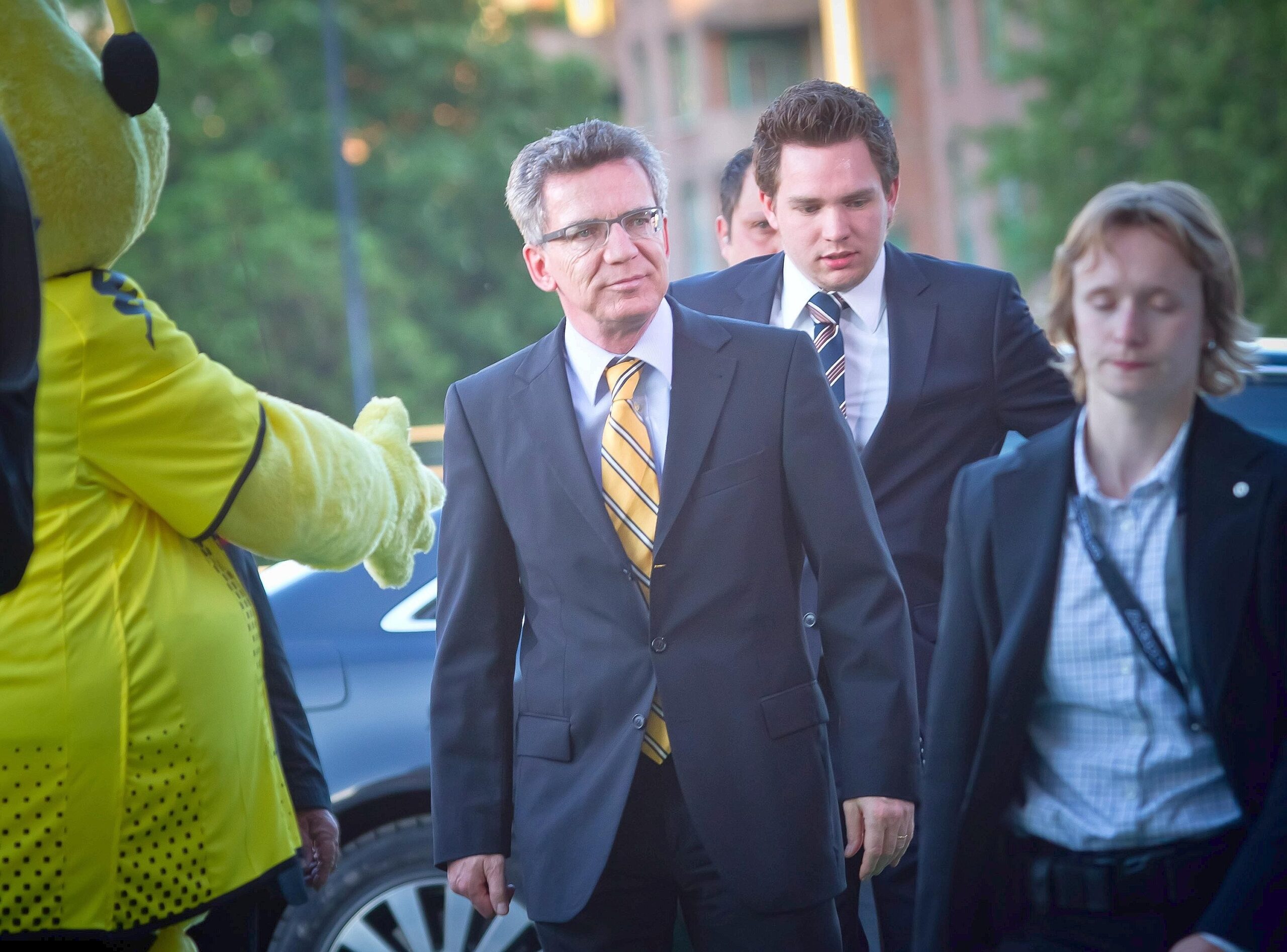 Beim BVB Meisterfeier-Empfang im Dortmunder U-Turm am Samstagabend (14. Mai 2011) war der roten Teppich grün. Erst gab's für Mannschaft und Honoratioren ein Festbankett im Erdgeschoss — dann ging's zum Feiern mit noch mehr illustren Gästen hoch in den View-Club.