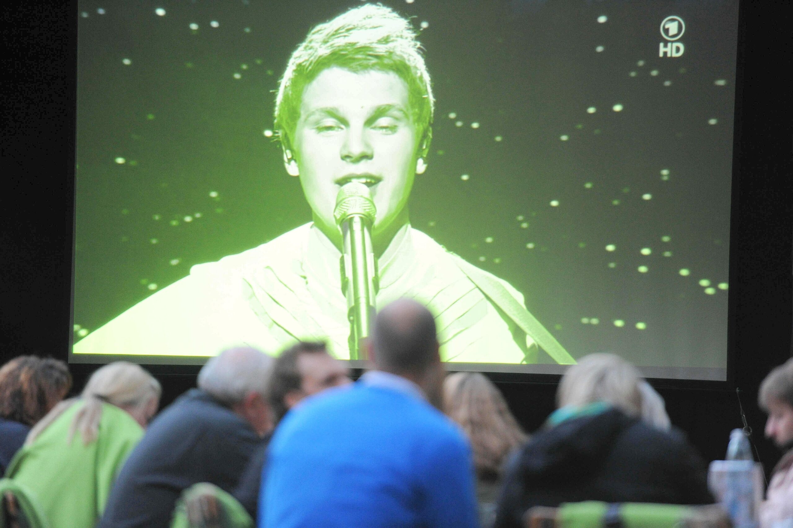 Am Samstag, 14.05.2011 gab es in der Gastwirtschaft Samanns Hof ein Public Viewing. Rudelgucken beim ESC Song Contest in Düsseldorf. Lena schaffte nur den zehnten Platz.Foto: Markus Joosten / WAZ FotoPool.