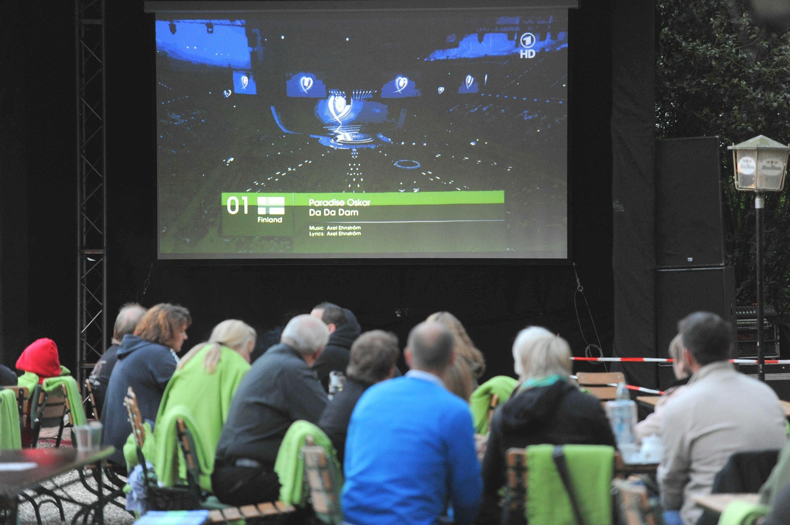 Am Samstag, 14.05.2011 gab es in der Gastwirtschaft Samanns Hof ein Public Viewing. Rudelgucken beim ESC Song Contest in Düsseldorf. Lena schaffte nur den zehnten Platz.Foto: Markus Joosten / WAZ FotoPool.