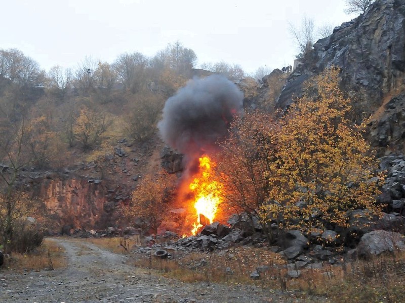 Alarm für Cobra 11 dreht in Balve im Steinbruch Beckum. Explosion, Stunt, Filmdreh Firma Action-Concept.Foto: Stefan Scherer