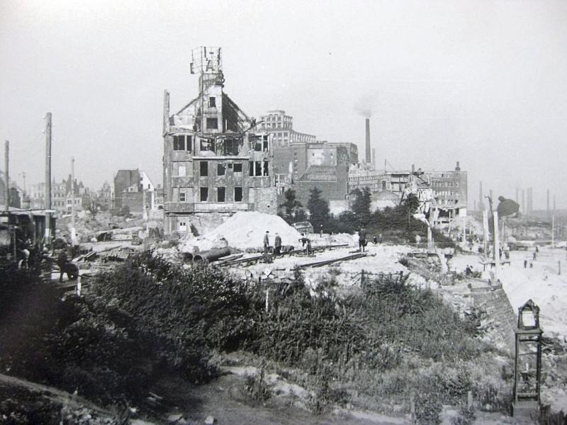 Blick aufs Kellerei-Hochhaus der Union-Brauerei (noch ohne U) — vermutlich etwa vom Hauptbahnhof aus