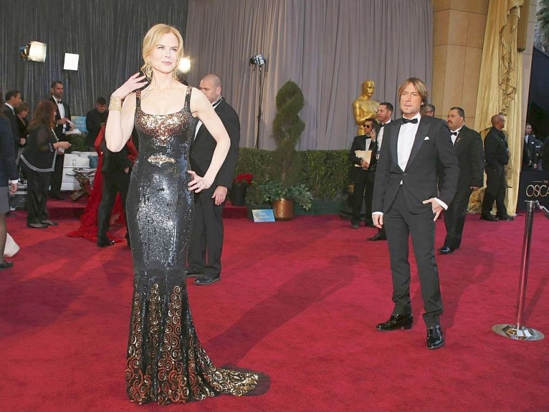 Viele Damen trugen schwarze Kleider mit Glitzer. Zum Beispiel: Nicole Kidman, ...