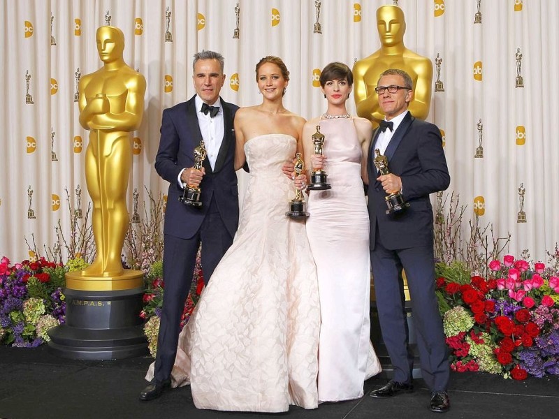 Fotos von strahlenden Gewinnern: Daniel Day Lewis (bester Schauspieler), Jennifer Lawrence (Beste Schauspielerin), Anne Hathaway, (Beste Nebendarstellerin), und Christoph Waltz (Bester Nebendarsteller).