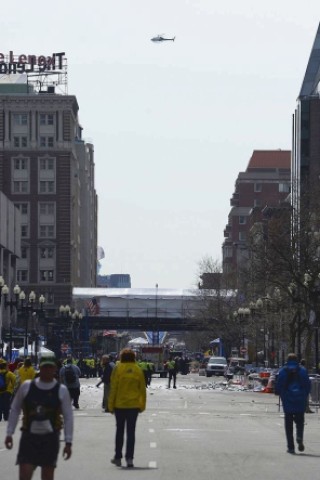 Entsetzen nach einem fröhlichen Sport-Event: Zwei Bomben sind am Rande des Boston-Marathons explodiert. Menschen kamen ums Leben oder wurden verletzt.