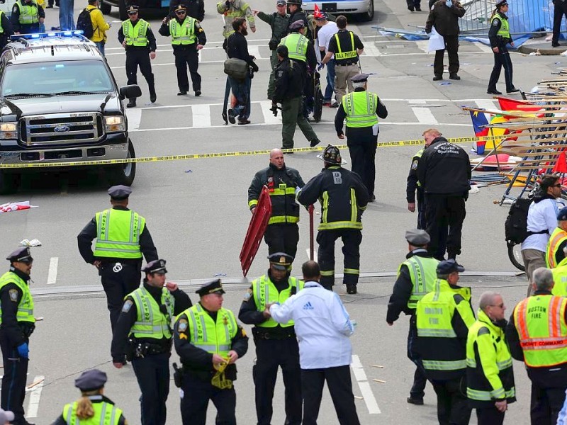 Entsetzen nach einem fröhlichen Sport-Event: Zwei Bomben sind am Rande des Boston-Marathons explodiert. Menschen kamen ums Leben oder wurden verletzt.