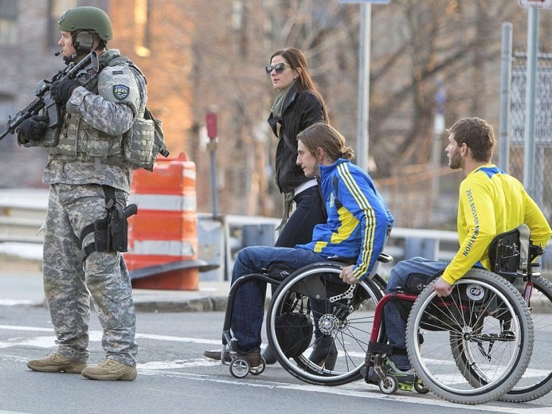 Entsetzen nach einem fröhlichen Sport-Event: Zwei Bomben sind am Rande des Boston-Marathons explodiert. Menschen kamen ums Leben oder wurden verletzt.