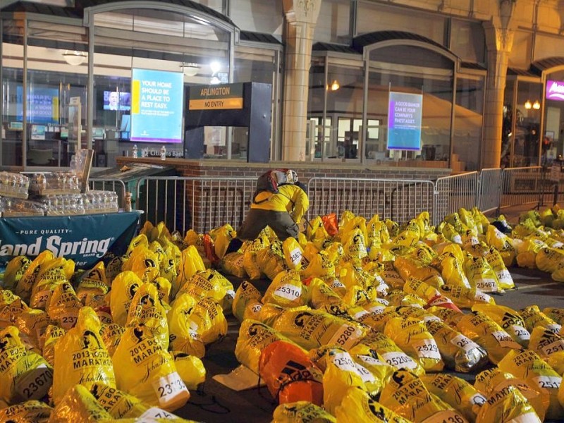 Entsetzen nach einem fröhlichen Sport-Event: Zwei Bomben sind am Rande des Boston-Marathons explodiert. Menschen kamen ums Leben oder wurden verletzt.