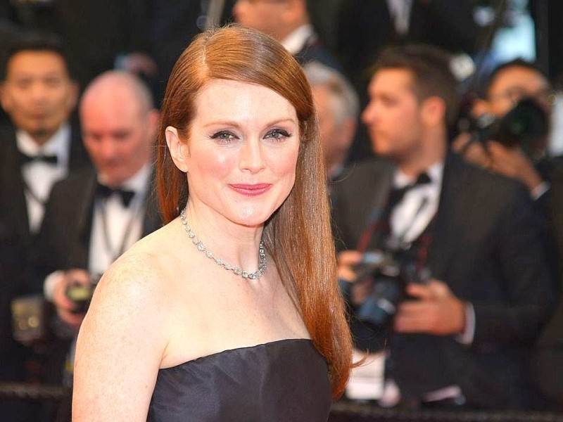 Zur Eröffnung der Filmfestspiele in Cannes kamen Stars und Sternchen an die Stadt an der Côte d’Azur. Schauspielerin Julianne Moore auf dem roten Teppich, kurz vor der ersten Filmpremiere.