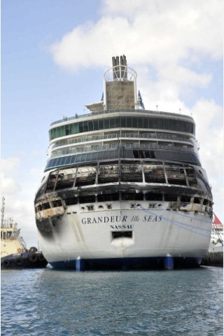 Das Kreuzfahrtschiff Grandeur of the Seas mit mehr als 3000 Menschen an Bord hat in der Karibik Feuer gefangen. Die 2224 Gäste und 796 Crew-Mitglieder seien aber unverletzt geblieben.