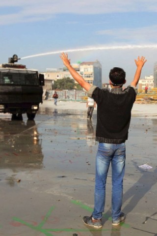 Erneut geht die türkische Polizei gegen Demonstranten vor. In Istanbul stürmten die Einsatzkräfte die Barrikaden auf dem Taksim-Platz.