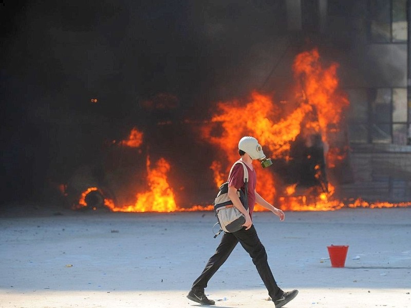 Erneut geht die türkische Polizei gegen Demonstranten vor. In Istanbul stürmten die Einsatzkräfte die Barrikaden auf dem Taksim-Platz.