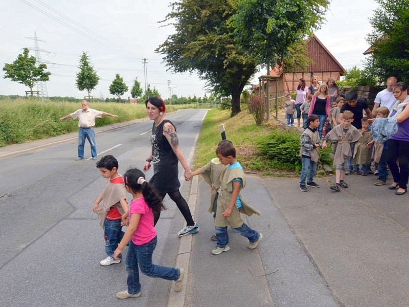 Die Kinder der Kita Pfifikus besuchen das Heimatmuseum der EHV am Mittwoch, dem 12.06.2013 an der Engelsburger Str. in Bochum. Foto: Gero Helm / WAZ FotoPool.