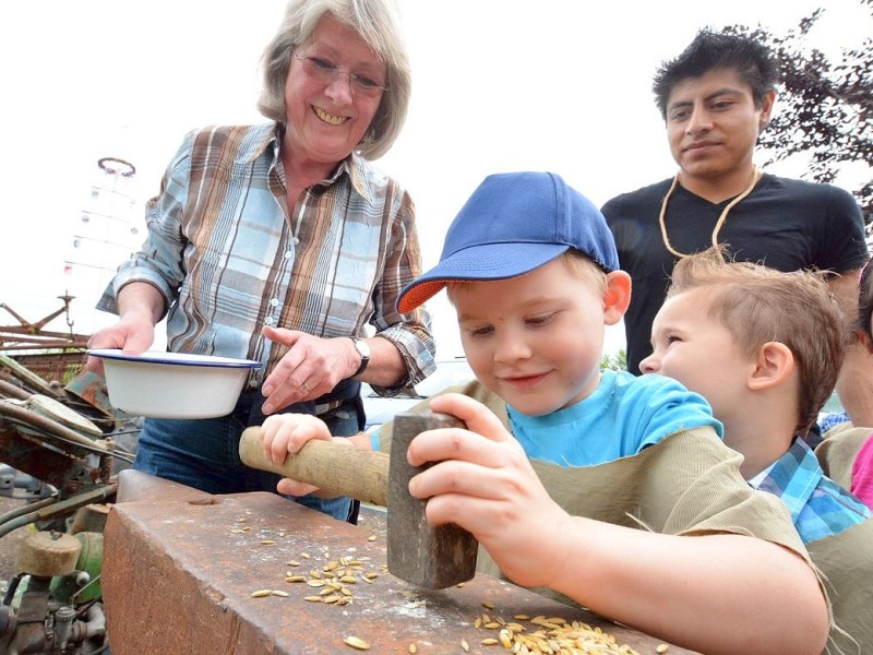 Die Kinder der Kita Pfifikus besuchen das Heimatmuseum der EHV am Mittwoch, dem 12.06.2013 an der Engelsburger Str. in Bochum. Foto: Gero Helm / WAZ FotoPool.