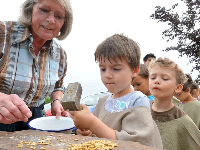 Die Kinder der Kita Pfifikus besuchen das Heimatmuseum der EHV am Mittwoch, dem 12.06.2013 an der Engelsburger Str. in Bochum. Foto: Gero Helm / WAZ FotoPool.