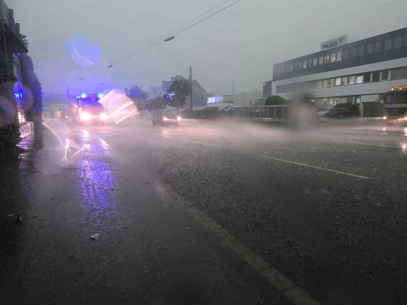 Unwetter in Schwelm. Die Berliner Straße ist überflutetFoto: Stefan Scherer