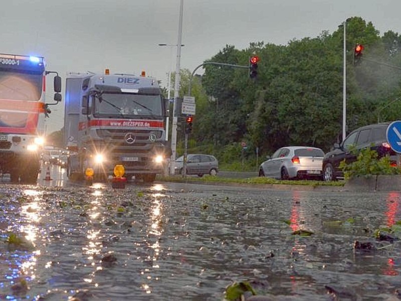 Unwetter in Hagen: die Kreuzung am Emilienplatz musste gesperrt werden.