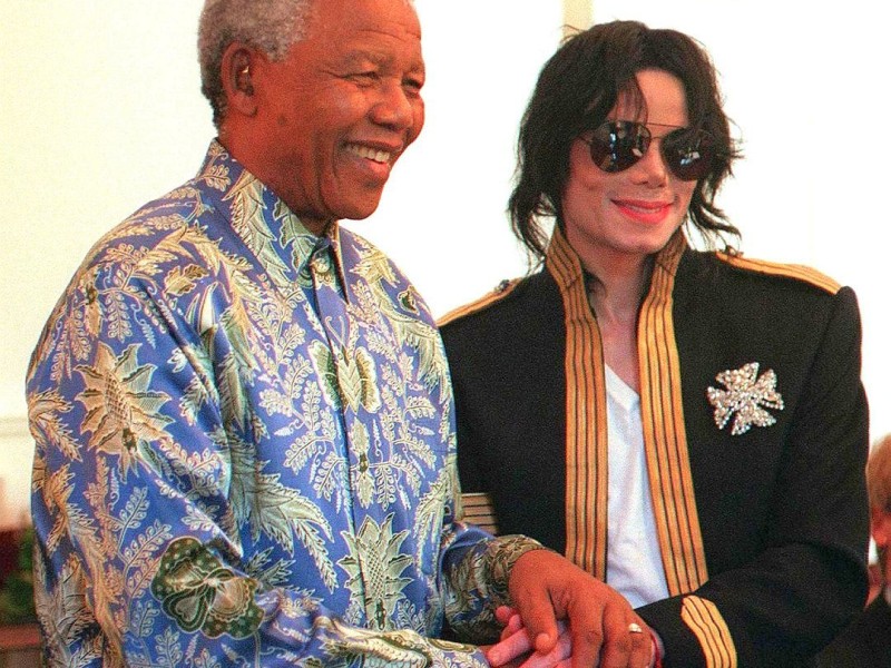 Michael Jackson und Nelson Mandela im März 1999 in Kapstadt.