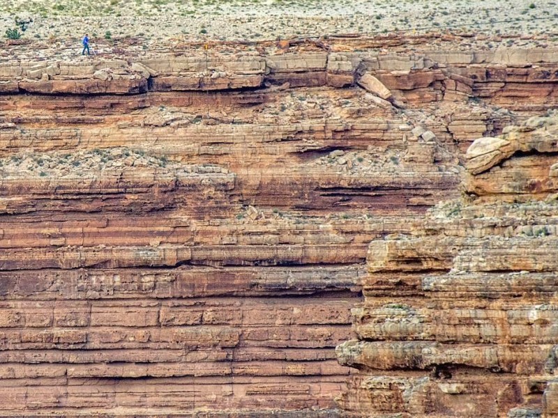 ... in 457 Meter Höhe schloss Wallenda seine Frau Erendira und seine drei Kinder im Alter von 15, 12 und 10 Jahren in die Arme. Ohne konkrete Summen zu nennen, sagte Wallenda ...